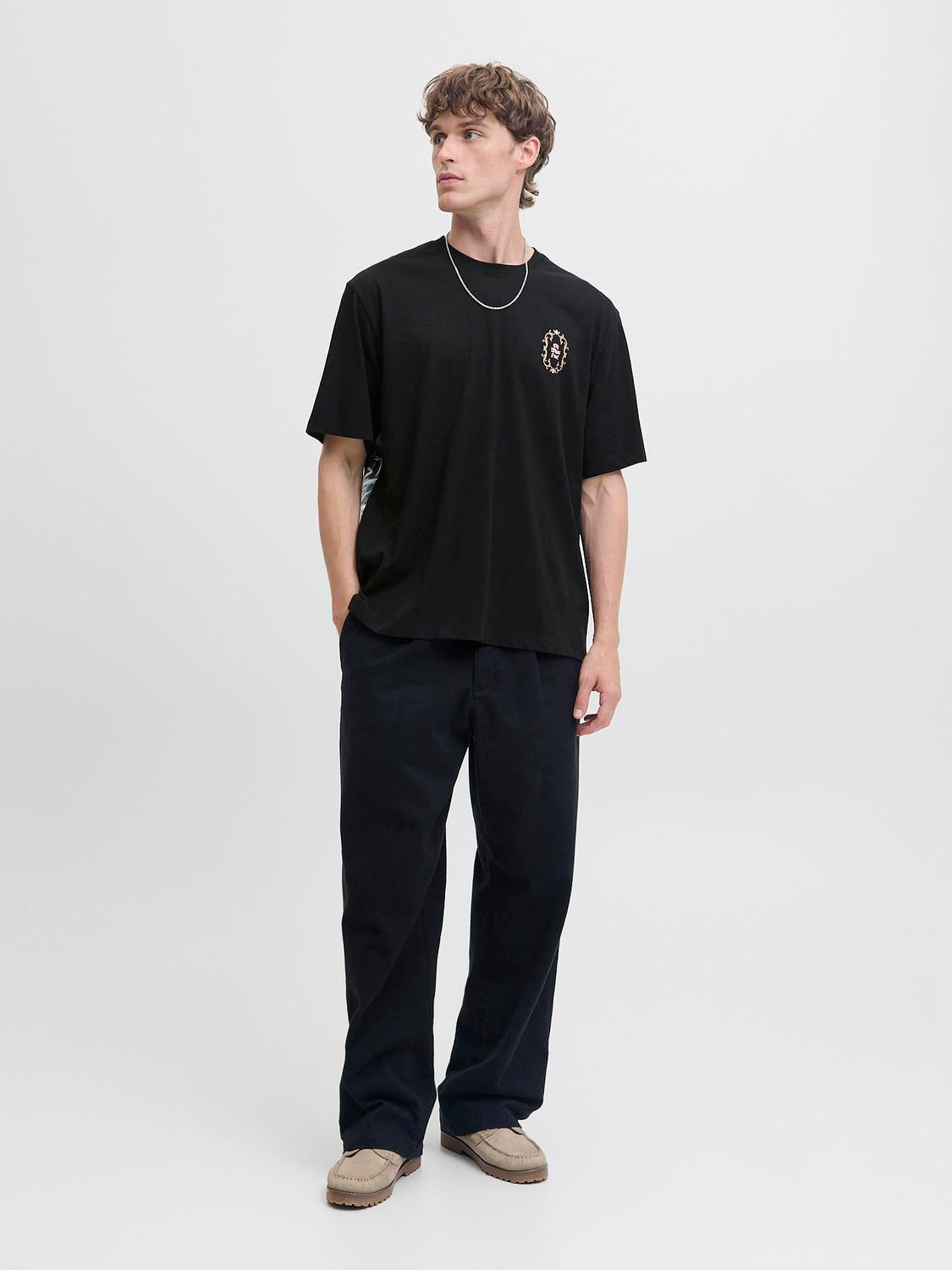 model_shot-front_full